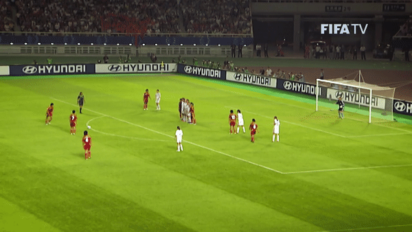 VIDEO: Cầu thủ Trung Quốc sút phạt như tên lửa, giành 3 điểm ở World Cup