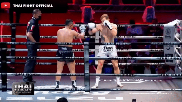 Huyền thoại người Thái Lan thắng mãn nhãn đối thủ kém 10 tuổi