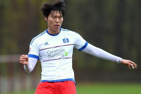 Trung vệ Bundesliga về Việt Nam thi đấu 668614