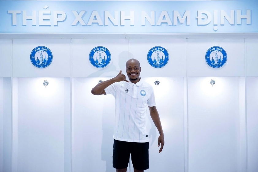 Tân binh của Nam Đinh bất ngờ được FIFA nhắc tên 690473