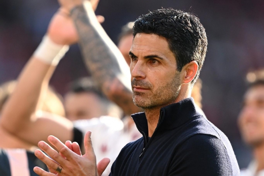 Thần đồng 15 tuổi làm điều không tưởng tại Arsenal 690742
