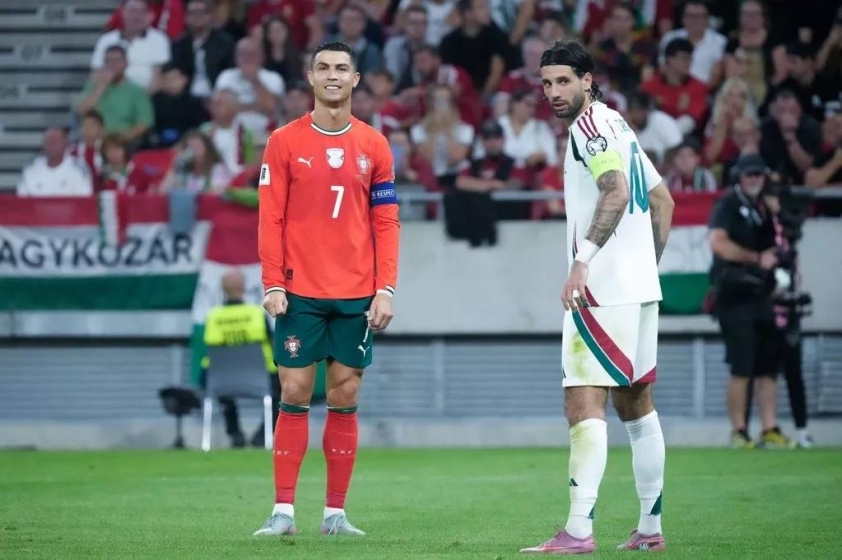 Ronaldo gửi thông điệp với ngôi sao hàng đầu Ngoại hạng Anh 702225