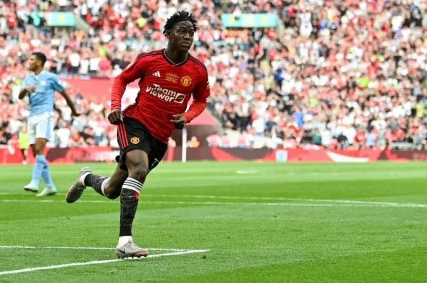 Sao trẻ MU bất ngờ được Man City nhắm đến 706851