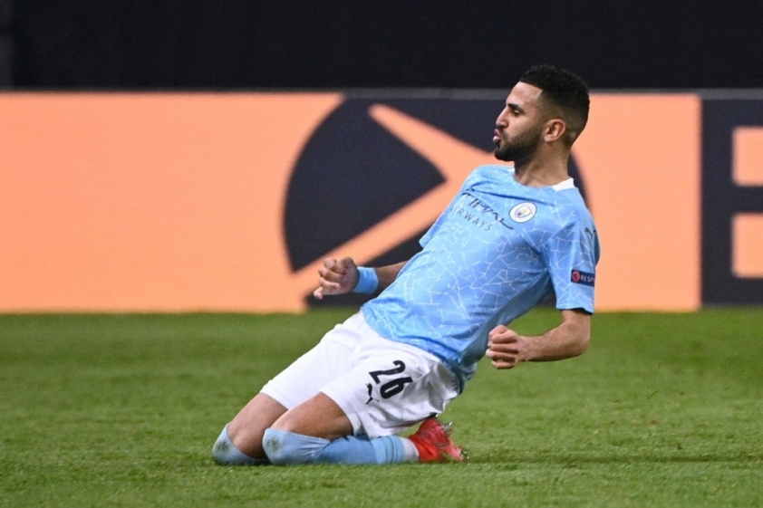 mahrez dang co phong do an tuong