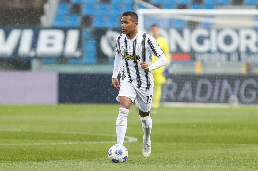 sandro van la mot hau ve dang cap