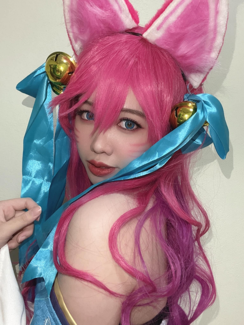 Nữ tuyển thủ đội tuyển LOL Lào cosplay Ahri, Gwen khiến fan Việt ngây ngất 144627