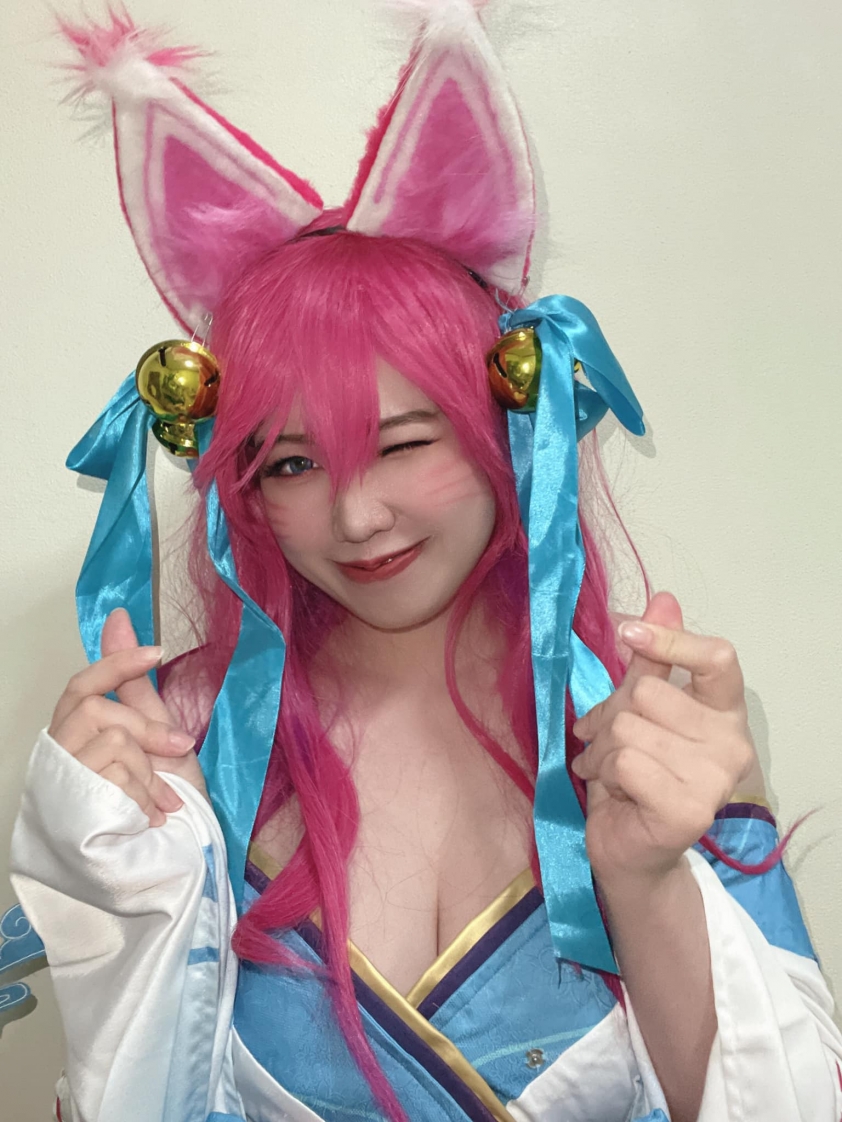 Nữ tuyển thủ đội tuyển LOL Lào cosplay Ahri, Gwen khiến fan Việt ngây ngất 144629