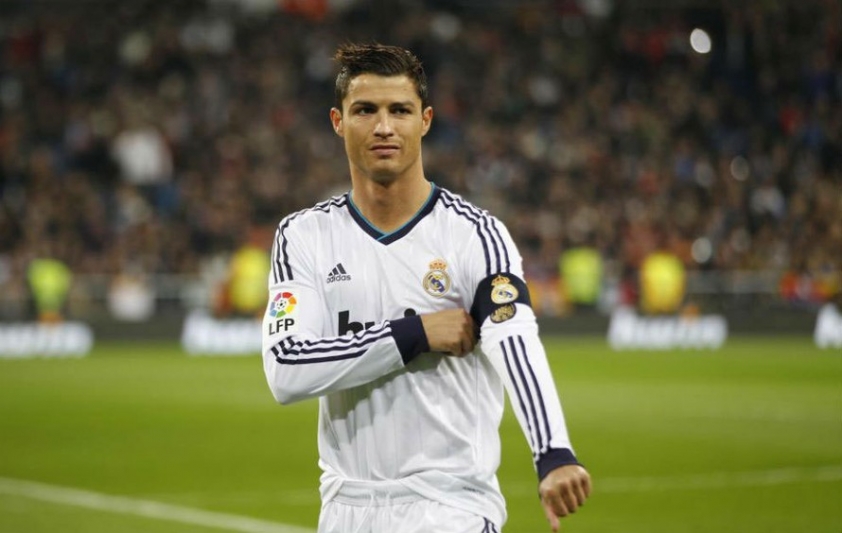 ‘Ép người quá đáng’, Ronaldo bị đối thủ gọi là ‘gã khốn’ 188160