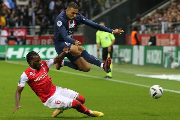 Mbappe có nhiều cơ hội ghi bàn nhưng anh tận dụng không thành công (Ảnh: Getty)