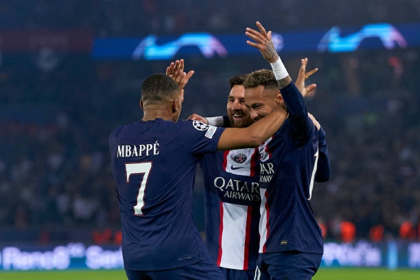 Messi biến Neymar và Mbappe trở thành những người đàn ông đích thực 211063