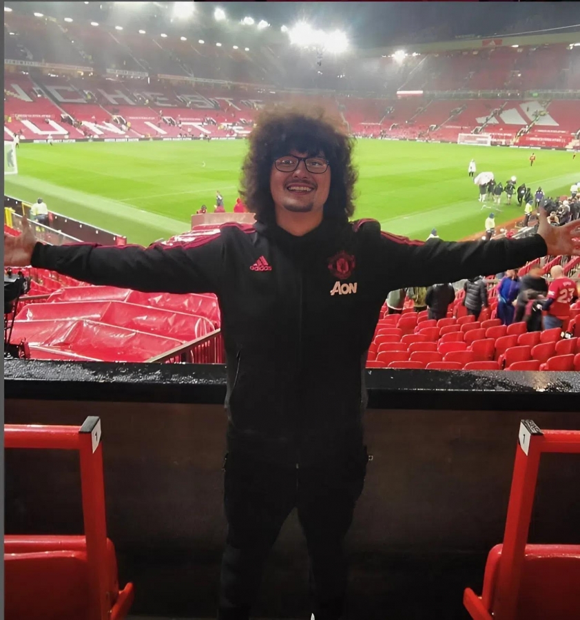 Fan siêu cứng của MU bị hành hung ngay tại Old Trafford 709038