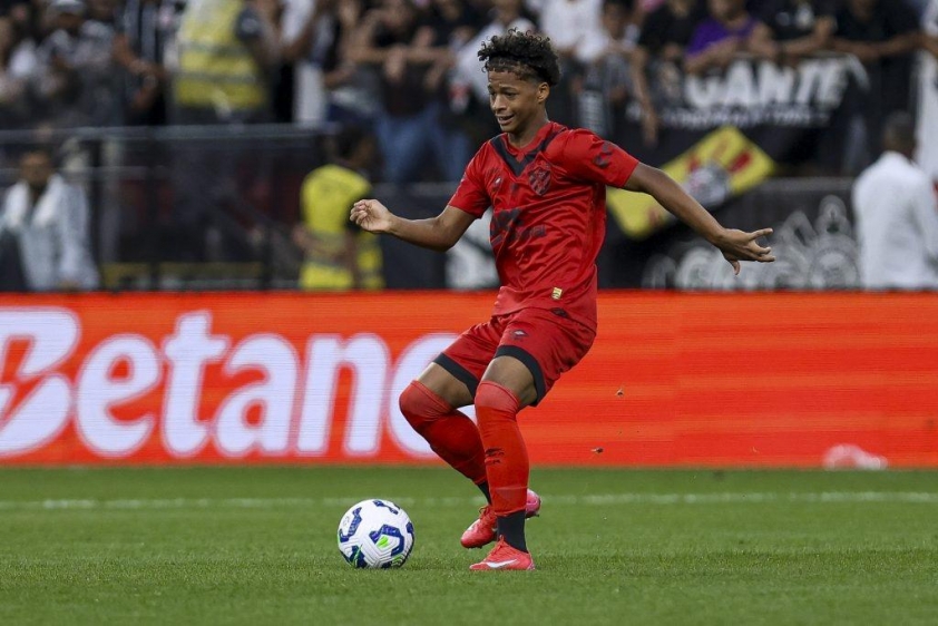 Barca dành sự quan tâm đặc biệt đến đ17 tuổi Brazil 741323