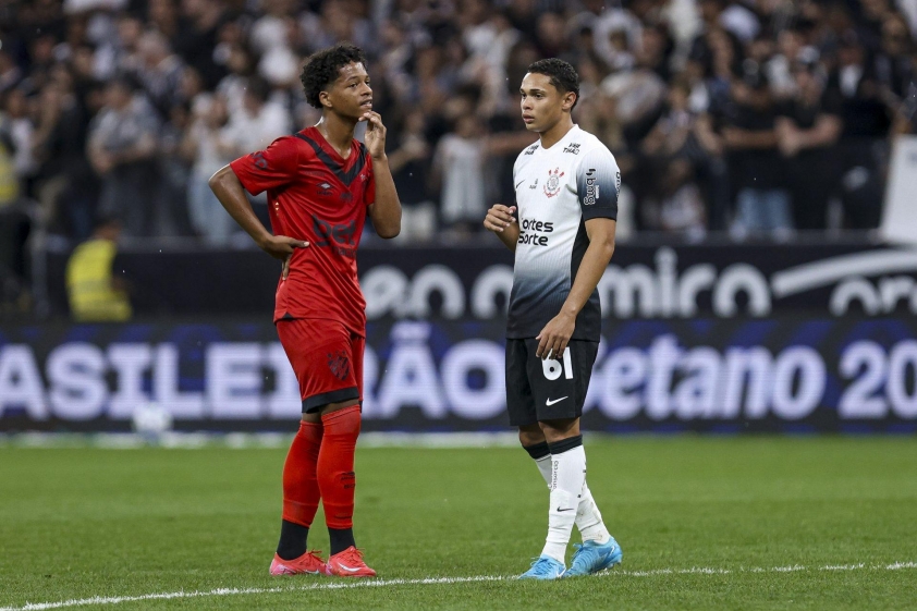 Barca dành sự quan tâm đặc biệt đến đ17 tuổi Brazil 741320