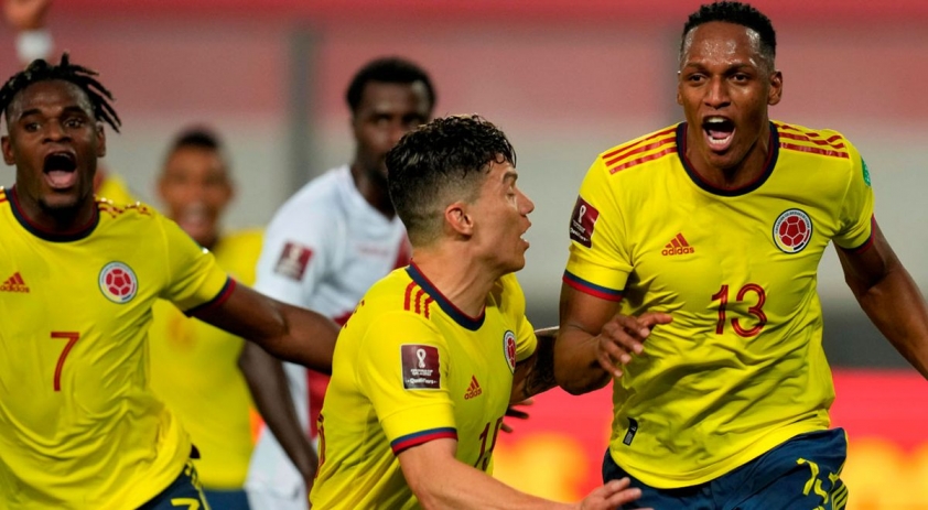 Yerry Mina mở tỷ số trận đấu. Ảnh: Getty