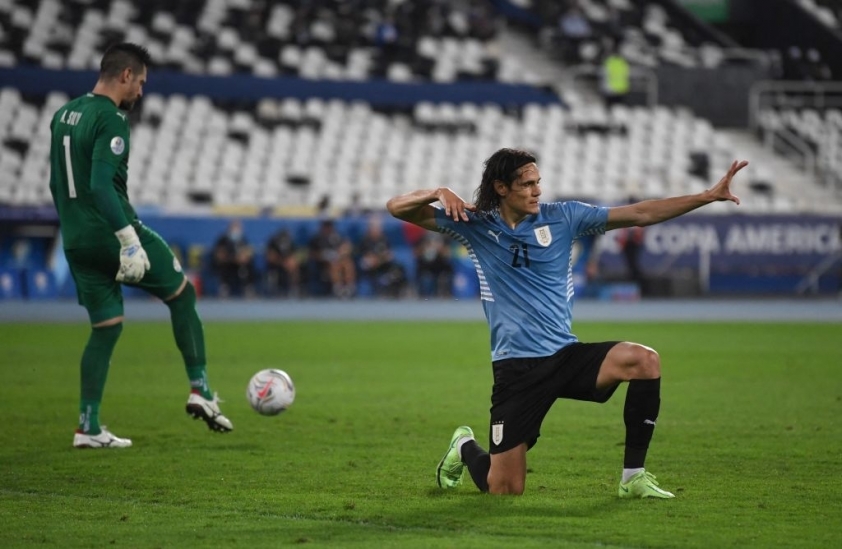 Cavani ghi bàn cho Uruguay. Ảnh: Getty