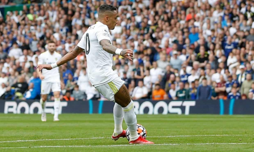 Raphinha mở tỷ số cho Leeds. Ảnh: Getty