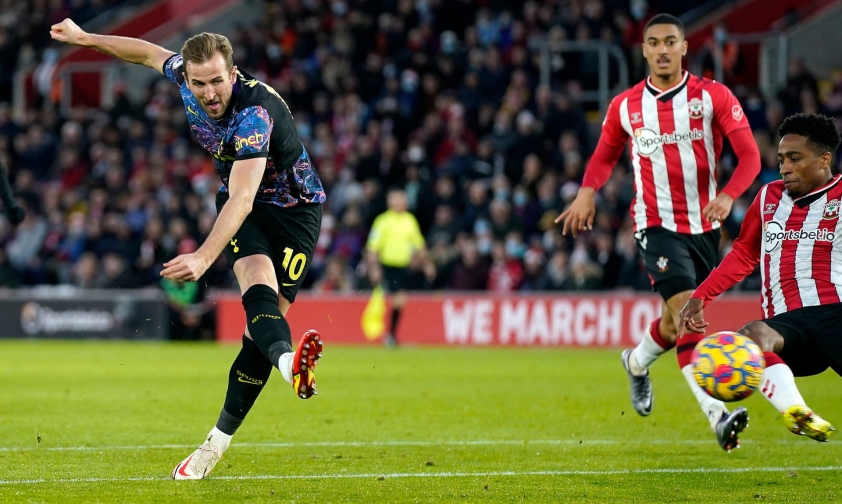 Harry Kane giữ lại 1 điểm cho Tottenham. Ảnh: Getty
