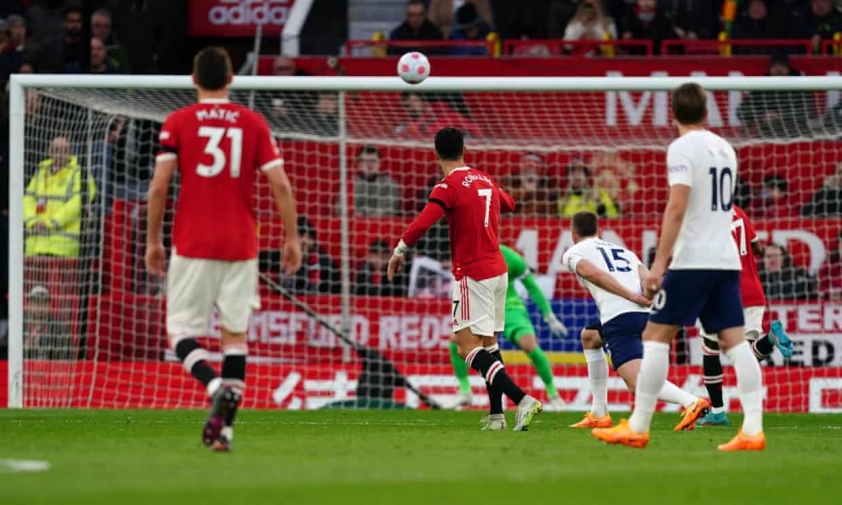 Ronaldo thi đấu chói sáng dù MU không vượt trội Tottenham (Ảnh: Getty)