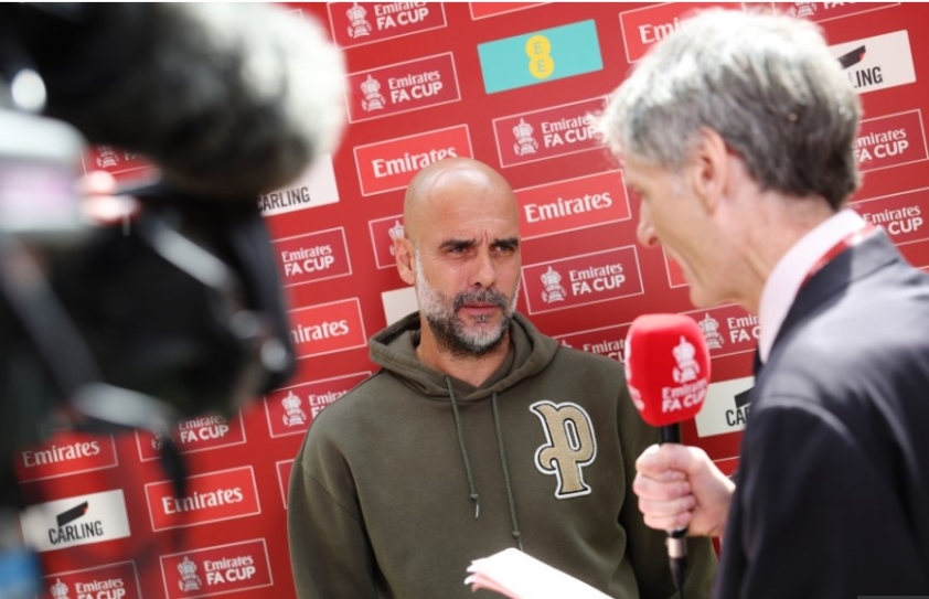 Lý do Pep mặc áo hoodie in P trên trong trận chung kết FA Cup 288047