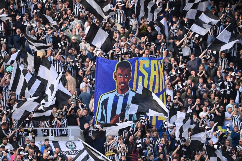 Tiền đạo Newcastle 'bàng hoàng' khi được so sánh với huyền thoại Thierry Henry 288546