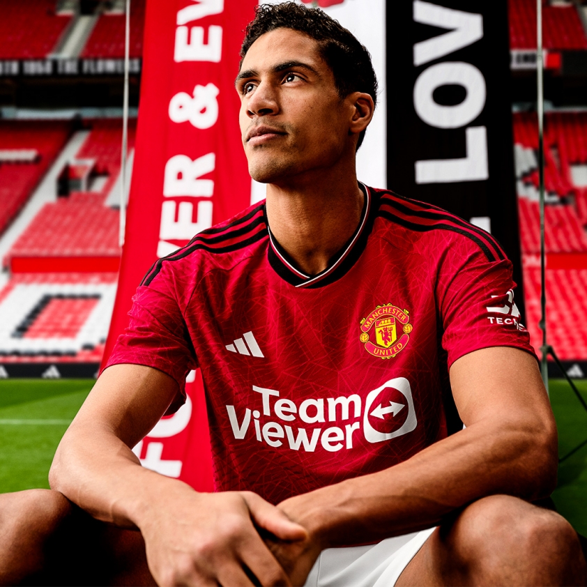 Man United chính thức công bố áo đấu mùa giải 2023/24: 'Đẹp ngỡ ngàng' 296776