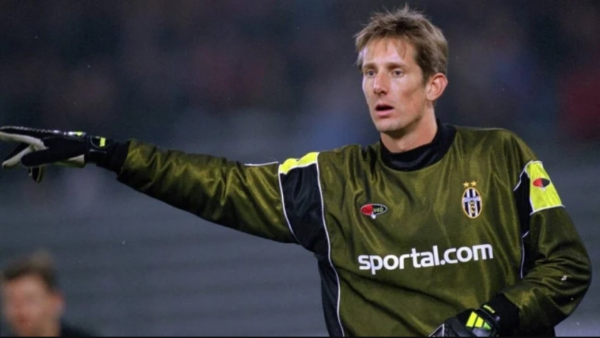 Chùm ảnh sự nghiệp của Edwin van der Sar: Thủ môn vĩ đại bậc nhất của Quỷ đỏ 300789