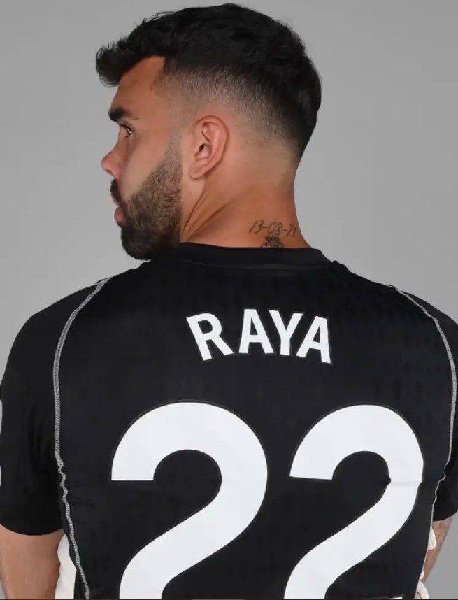 Vừa đến Arsenal, Raya nhận 'mưa chỉ trích' từ fan vì sự lố bịch của mình 314723