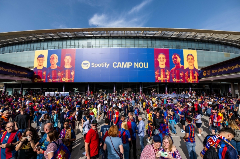 Ổn định 'hỗn loạn tài chính', Barca sẵn sàng bán cả đội hình 1 để trả nợ 336729