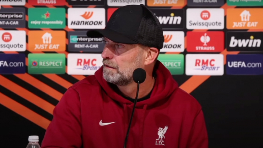 Klopp hét lên: 'Tại sao lại tổ chức họp báo ở đây' 354337