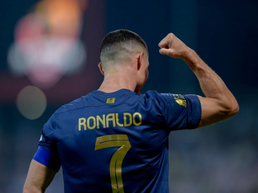 Tiếp tục chói sáng, Ronaldo lập kỷ lục mới khiến cả thế giới ngước nhìn 355354