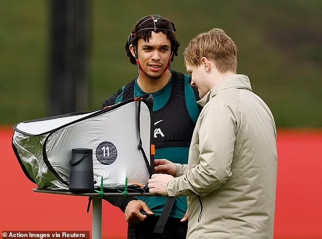 80478521-13007723-trent-alexander-arnold-above-and-kostas-tsimikas-were-both-pictu-a-91-170622347801-1706243067.jpg