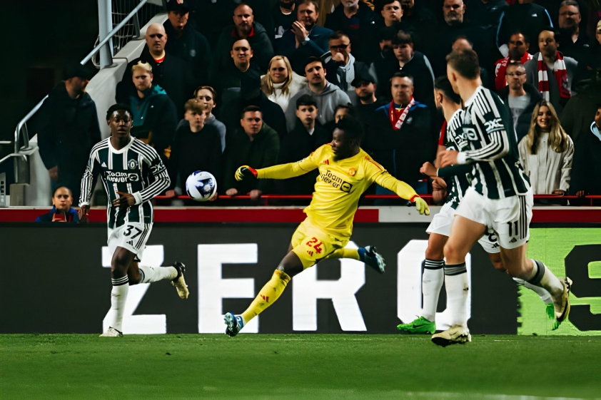 CĐV Man Utd chỉ trích Ngoại hạng Anh vì đổi luật làm đội nhà hòa 433328