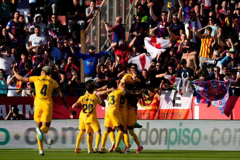 Barca nhìn kình địch Real lên ngôi vô địch sau thất bại trước Girona 456473