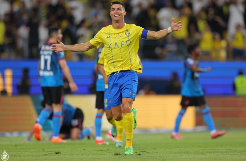 Ronaldo bỏ xa Messi, đi vào lịch sử bóng đá với loạt kỷ lục siêu khủng 456477