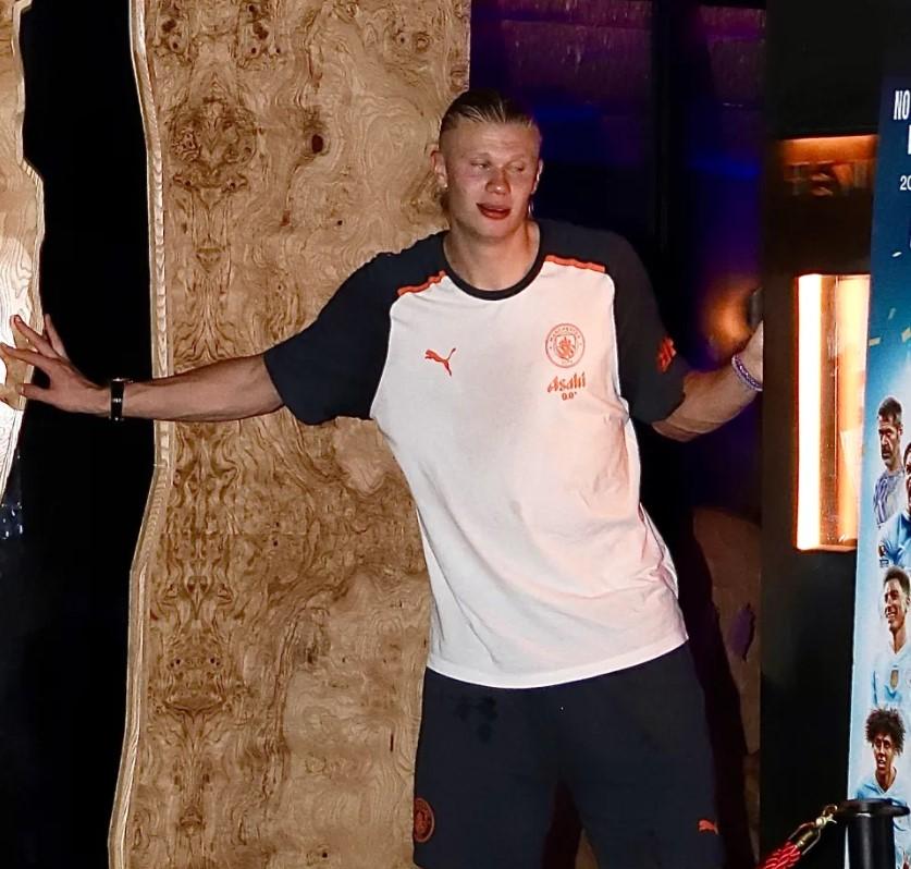 Sao Man City lê lết ở quán rượu: De Bruyne ngã xe, Grealish nhậu đến 5h sáng 466095