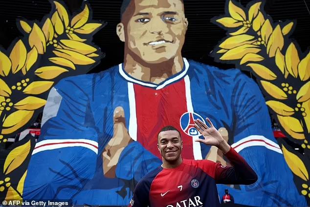 Mbappe tổ chức tiệc xa hoa chia tay PSG 466547