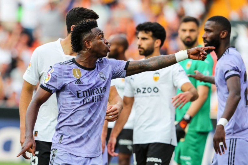 Xavi lên tiếng về tấm thẻ đỏ của Vinicius 283994