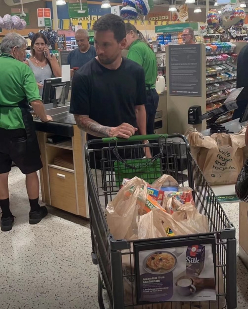 Vừa đến Miami, Messi có hành động giản dị khiến NHM 'phát sốt' 303049