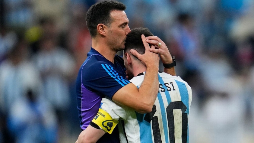HLV Scaloni đến sân, đã rõ tương lai Messi trên đội tuyển Argentina 312814