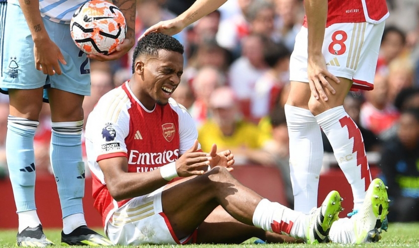Timber chấn thương dài hạn, Arsenal bất đắc dĩ tìm về 'người từng thương' 313815