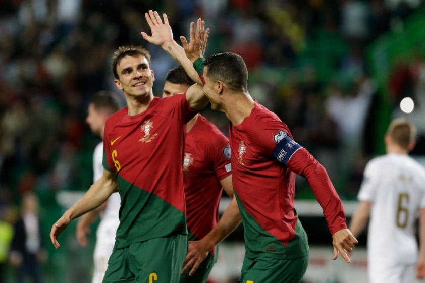 Bị chơi khăm, Bayern quyết tâm phục thù thương vụ 'đàn em Ronaldo' 323685