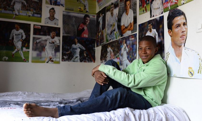 Mbappe đã có quan điểm, rõ luôn cuộc tranh luận giữa Messi và Ronaldo 327026