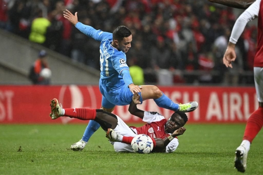 Napoli thắng nghẹt thở, bám đuối Real Madrid 329943