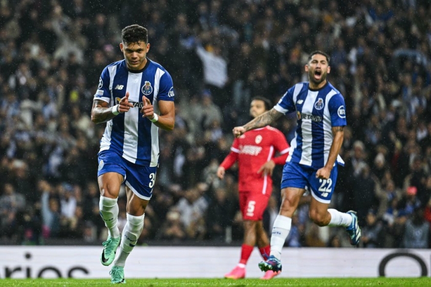 Porto thắng nghẹt thở tại Champions League, cân bằng điểm số với Barcelona 353178
