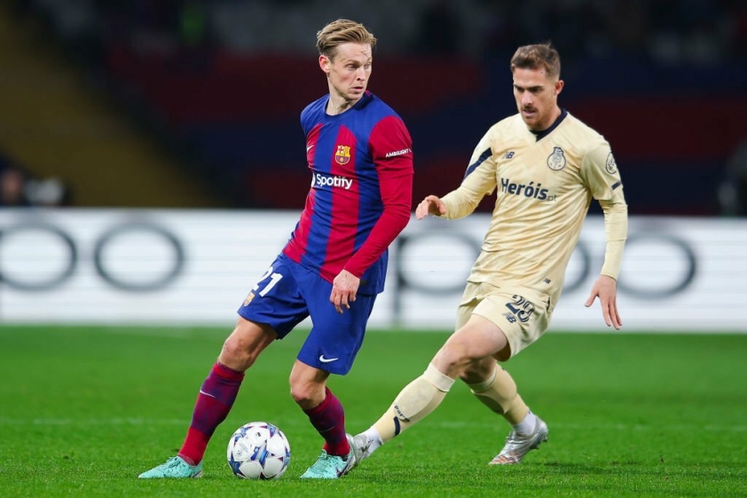 2 đại gia vào cuộc, tương lai De Jong tại Barca lại gặp biến lớn 365830