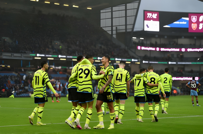 Thi đấu thăng hoa, Arsenal đè bẹp Burnley với 5 bàn không gỡ 407612