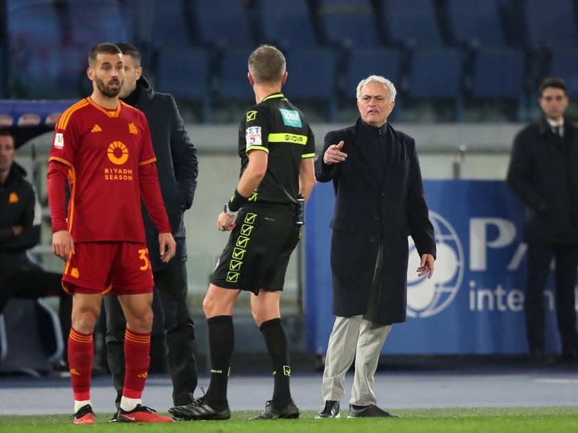 Mourinho bị đuổi khỏi sân lần thứ 2 trong 4 ngày 388153