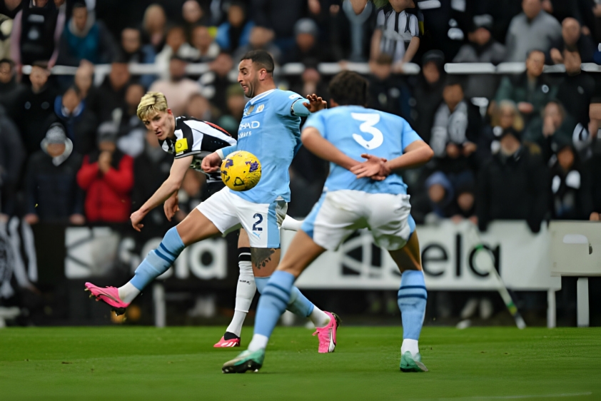 Bruyne tái xuất khó tin, Man City lội ngược dòng phút bù giờ trước Newcastle 389978
