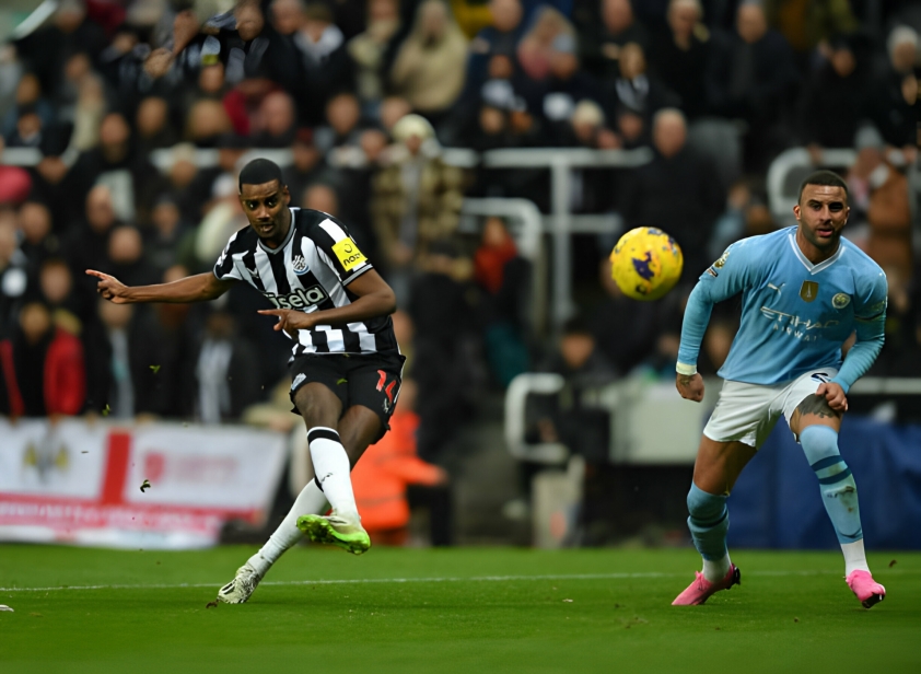 Bruyne tái xuất khó tin, Man City lội ngược dòng phút bù giờ trước Newcastle 389979