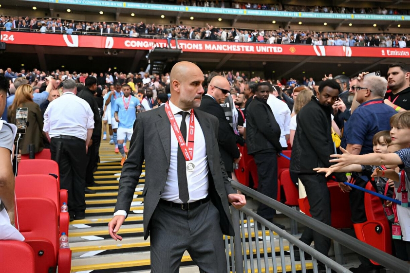 Chùm ảnh: Man City thất thần vì mất chức vô địch FA CUP 469364